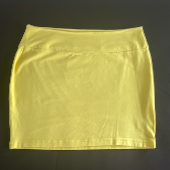 Mini Skirts - Picture 4 of 4